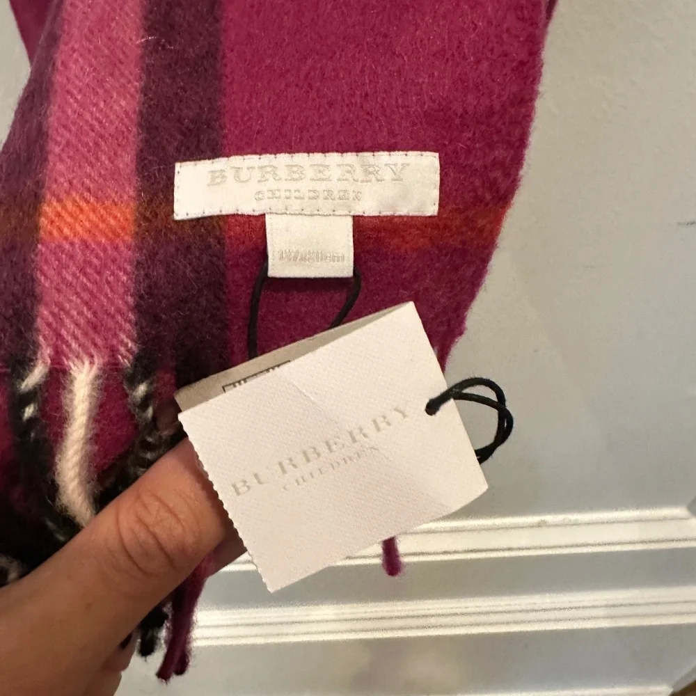 Burberry new with tags cashmere children's scarf - Picture 3 of 6